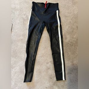 Span faux leather leggings